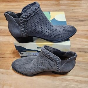 NIB Earth - Peak Perry Booties size 10 perforated suede